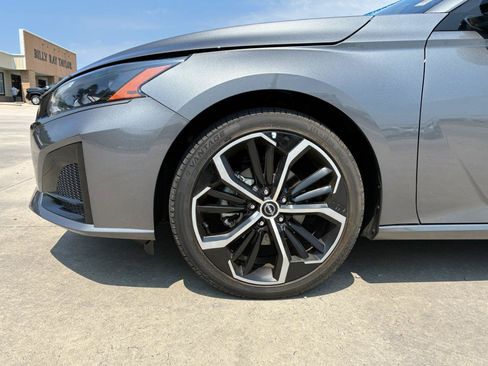 Used 2024 Nissan Altima 2.5 SR FWD image 7