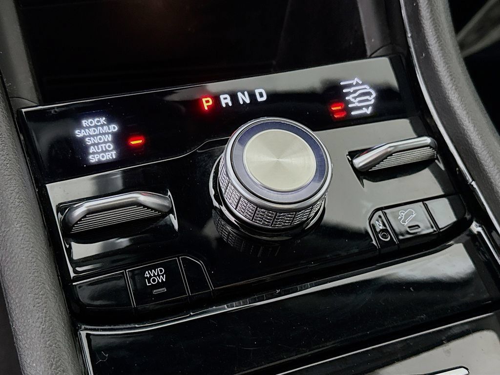 Used 2023 Jeep Grand Cherokee Overland AWD/4WD image 11