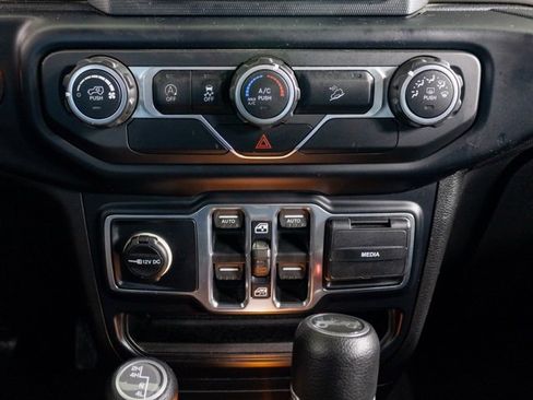 Used 2019 Jeep Wrangler Unlimited Sport S image 17