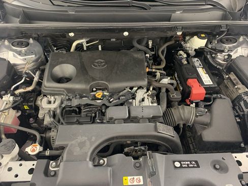 Used 2021 Toyota RAV4 XLE w/ Convenience Package image 10