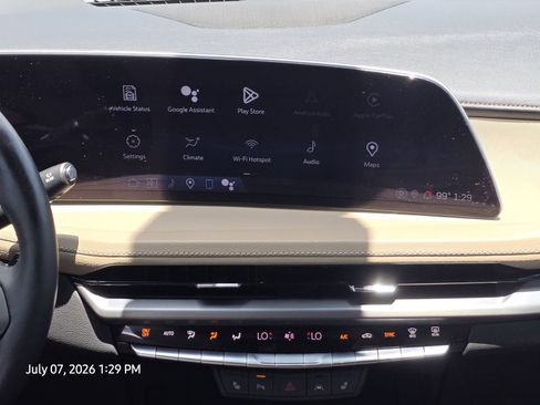 Used 2024 Cadillac XT4 Luxury w/ Cold Weather Package FWD image 23