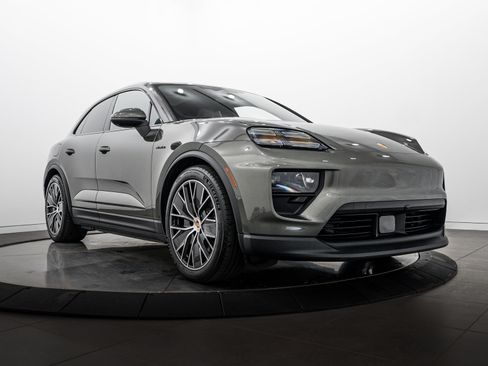Certified 2025 Porsche Macan 4S Electric AWD/4WD image 9