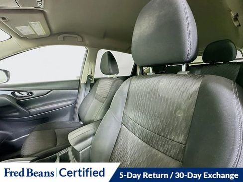 Used 2018 Nissan Rogue SV w/ Premium Package image 23