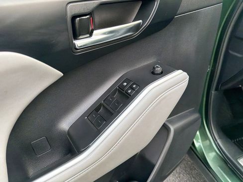 Used 2023 Toyota Highlander XLE AWD/4WD image 23