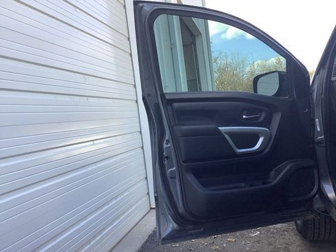 Used 2024 Nissan Titan SV image 26