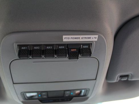 New 2025 Ford F550 4x4 Regular Cab Super Duty image 28