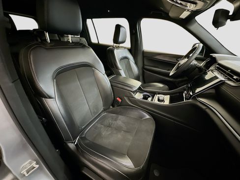 Used 2024 Jeep Grand Cherokee L Laredo image 33