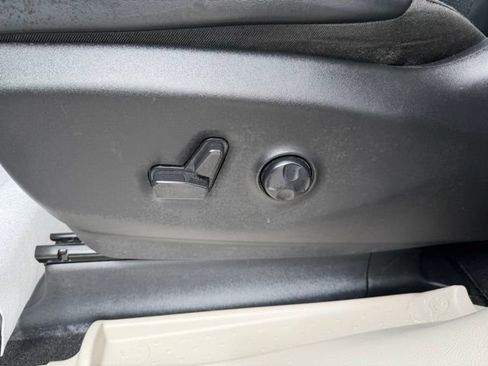 Used 2023 Chrysler Pacifica Touring-L FWD image 24
