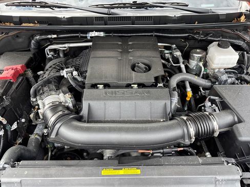 Certified 2025 Nissan Frontier PRO-4X image 13