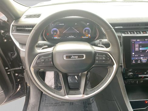 Used 2023 Jeep Grand Cherokee L Laredo RWD image 12