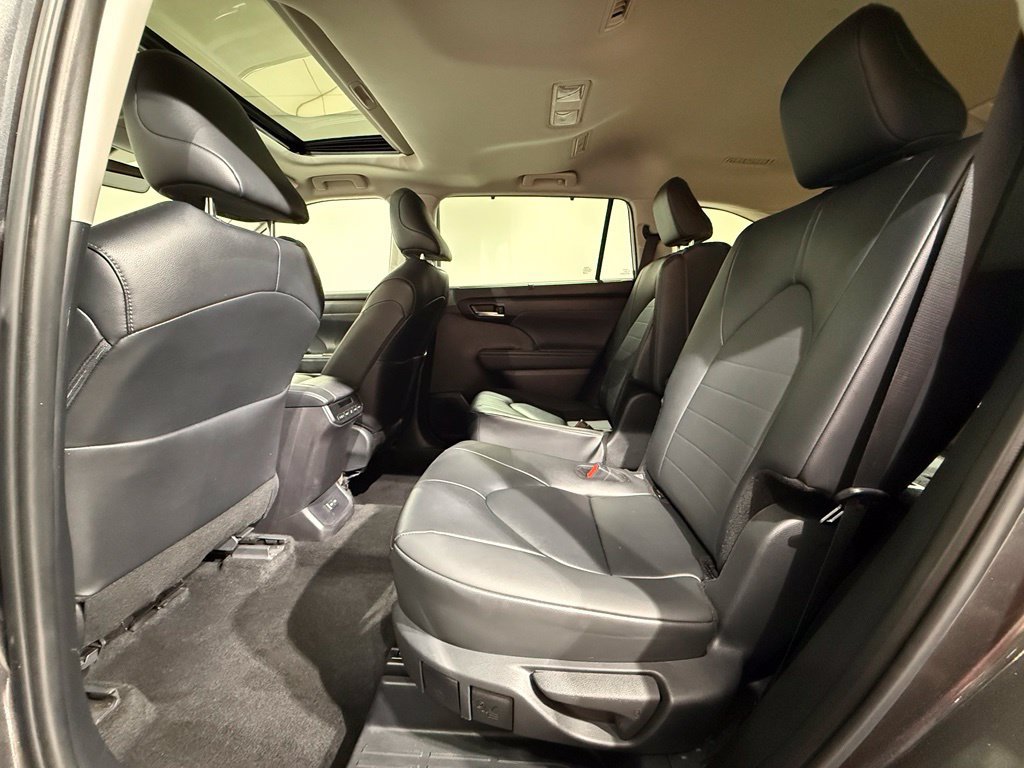 Used 2025 Toyota Highlander XLE AWD/4WD image 20