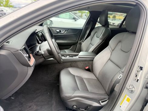Used 2025 Volvo V60 B5 Cross Country Plus AWD/4WD image 5