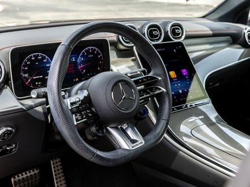 Used 2025 Mercedes-Benz GLC 43 AMG 4MATIC image 18