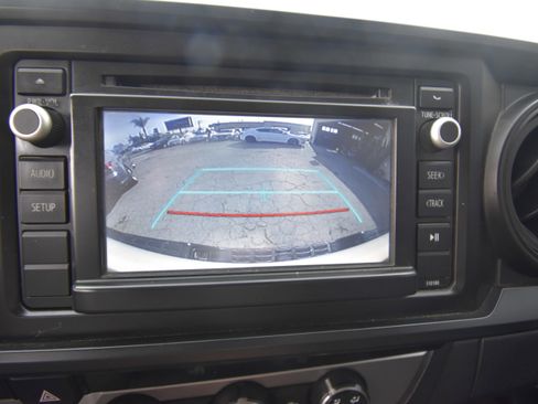 Used 2016 Toyota Tacoma SR image 9