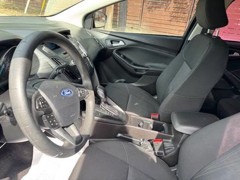 Used 2017 Ford Focus SE FWD image 32