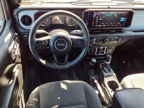 Used 2025 Jeep Wrangler Unlimited Sport AWD/4WD image 4