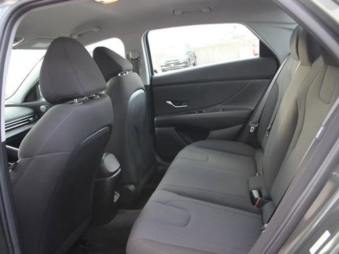 Used 2024 Hyundai Elantra SE FWD image 22