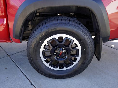 Used 2021 Toyota Tacoma TRD Off-Road w/ Technology Package AWD/4WD image 14