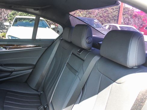 Certified 2023 BMW 530e RWD image 17