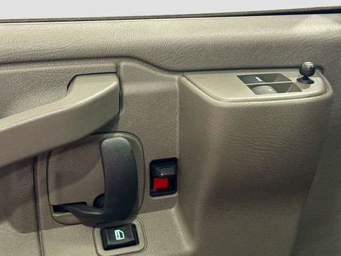 New 2025 Chevrolet Express 3500 Work Van w/ Driver Convenience Package image 18