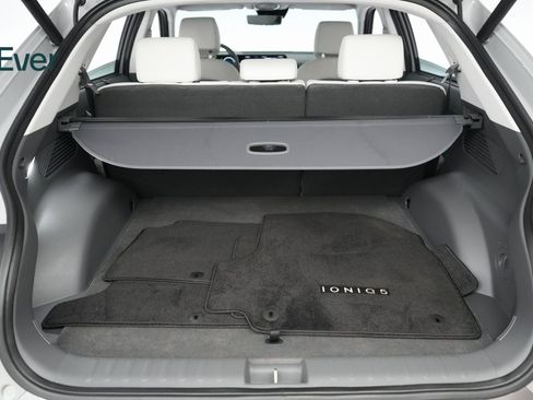 Used 2025 Hyundai Ioniq 5 Limited image 23