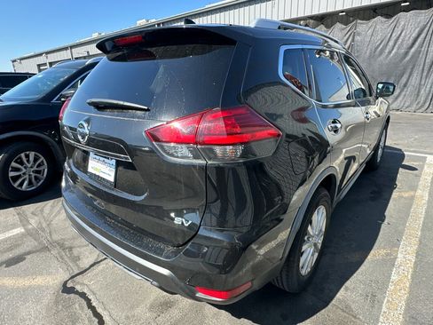 Used 2017 Nissan Rogue SV FWD image 5