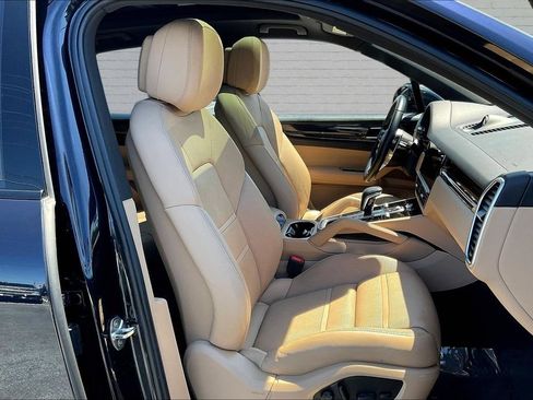 Used 2022 Porsche Cayenne AWD/4WD image 29