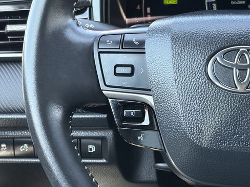 Used 2025 Toyota Camry SE w/ Convenience Package FWD image 17