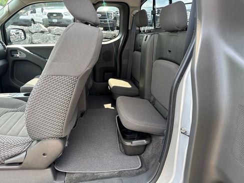 Used 2018 Nissan Frontier SV w/ Value Truck Package AWD/4WD image 17