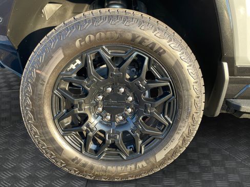 New 2025 GMC Hummer EV 2X AWD/4WD image 14