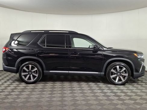 Used 2024 Honda Pilot Touring image 10