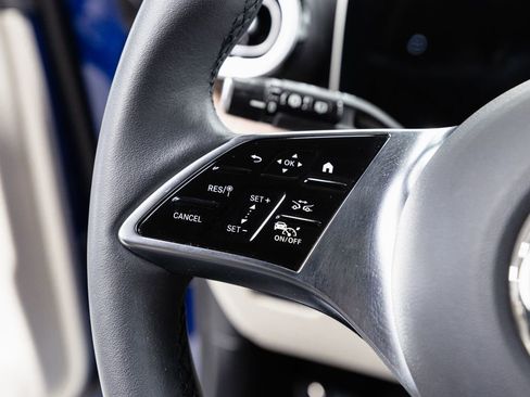 Used 2025 Mercedes-Benz GLC 350e 4MATIC w/ Driver Assistance Package image 11