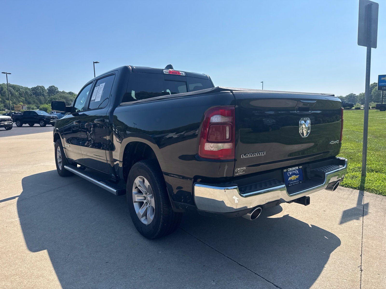 Used 2023 RAM 1500 Laramie AWD/4WD image 12