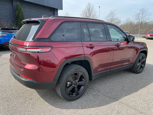 Used 2023 Jeep Grand Cherokee Limited w/ Luxury Tech Group II image 7