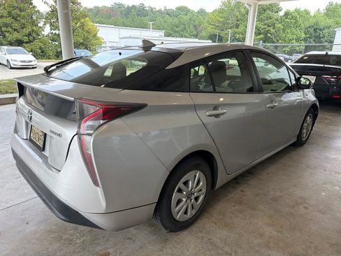 Used 2016 Toyota Prius Two FWD image 3