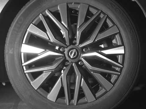 Used 2025 Nissan Altima 2.5 SV image 13