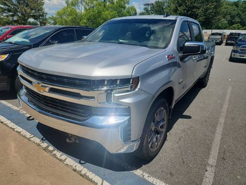 Used 2022 Chevrolet Silverado 1500 LT AWD/4WD image 2