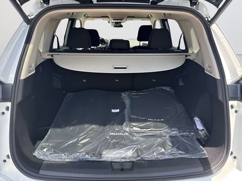 Used 2026 Nissan Rogue SV FWD image 32