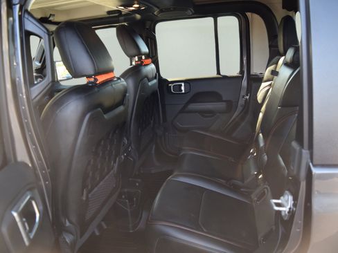 Used 2022 Jeep Gladiator Mojave w/ Cold Weather Group image 9