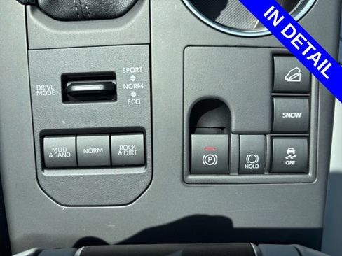 Used 2024 Toyota Highlander XLE AWD/4WD image 31