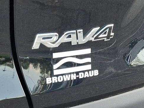 Used 2023 Toyota RAV4 LE AWD/4WD image 29