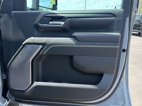 Used 2025 GMC Sierra 2500 AT4X AWD/4WD image 18