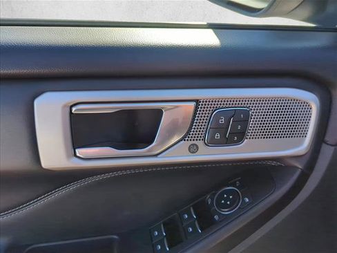 Used 2020 Ford Explorer Limited image 11