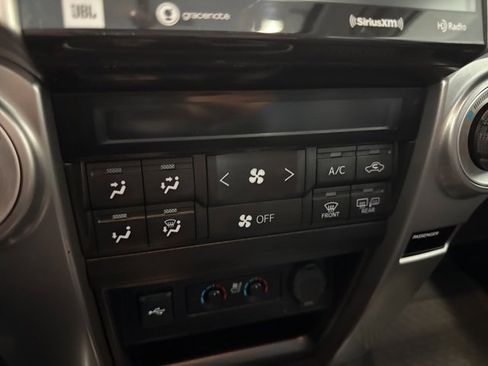 Used 2021 Toyota 4Runner Limited image 27