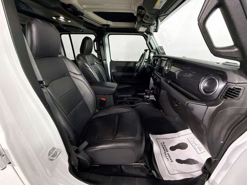 Used 2023 Jeep Wrangler Sahara image 28