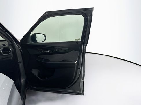 Used 2024 Chevrolet TrailBlazer LS image 29