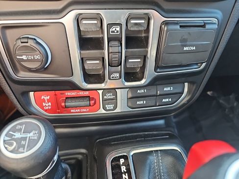 Certified 2024 Jeep Wrangler Unlimited Rubicon 4xe w/ Technology Group AWD/4WD image 36