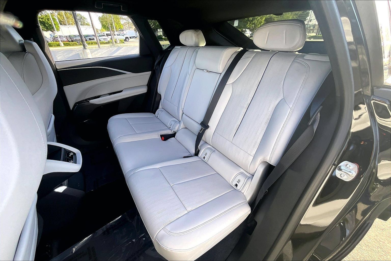 New 2026 Cadillac Lyriq Luxury w/ LPO, Floor Liner Package AWD/4WD image 27