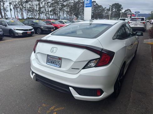 Used 2017 Honda Civic Touring image 9