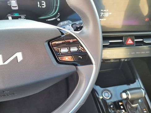 Used 2023 Kia Niro EX FWD image 20
